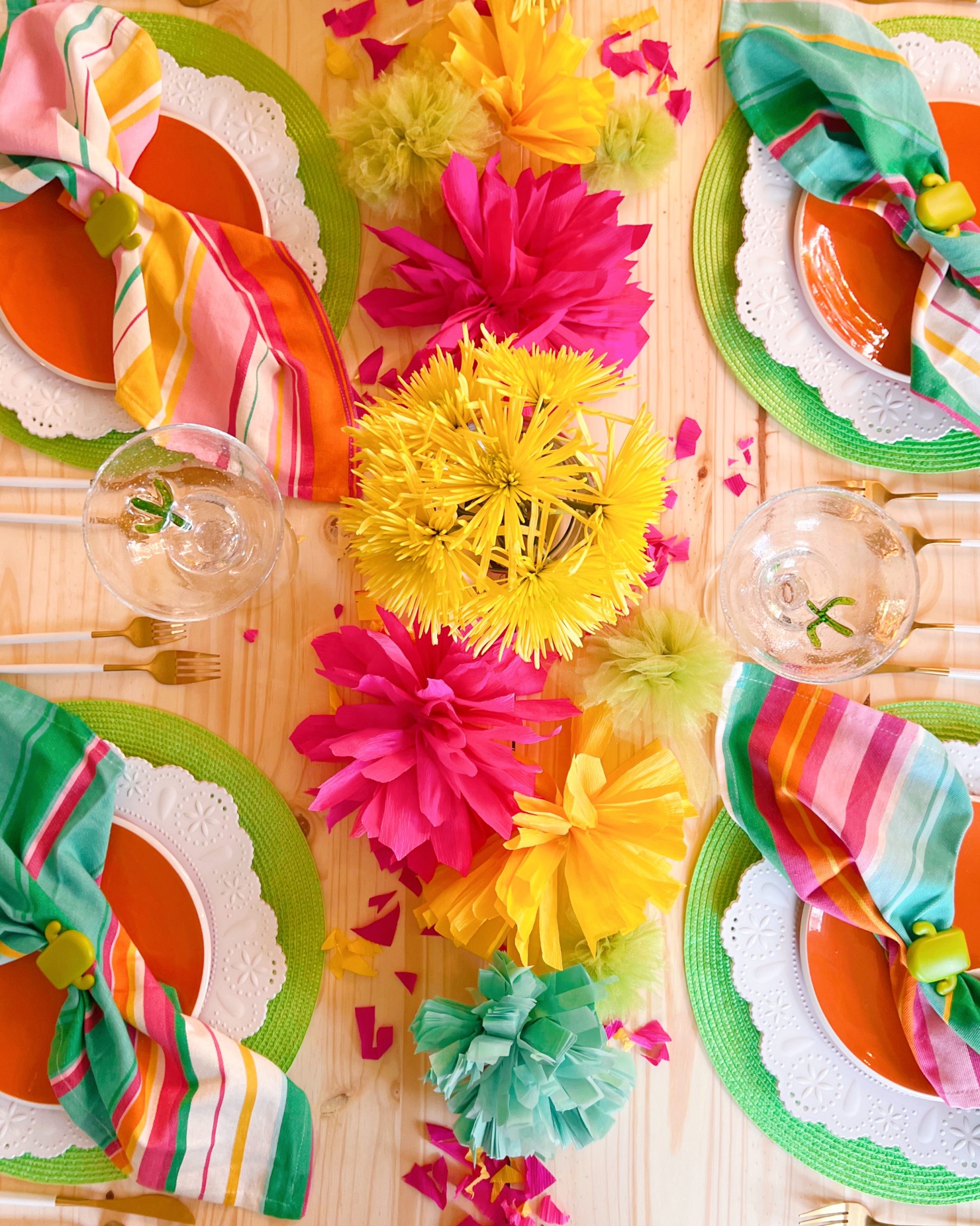 How To Decorate A Cinco De Mayo Tablescape - Sparkling Charm